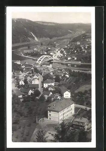 AK Stechovice n. Vlt., Blick auf Ort mit Brücke und Berg