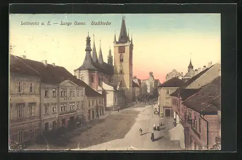 AK Leitmeritz / Litomerice, Stadtkirche an der Langen Gasse, Strassenpartie