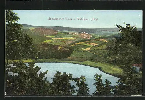 AK Bad-Daun /Eifel, Gemündener Maar mit Blick auf den Ort