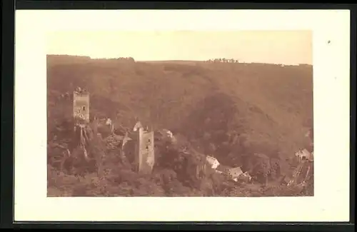 AK Manderscheid, Ruine gegen Ort