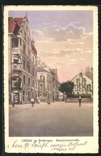 AK Lindau i. Bodensee, Passanten auf der Maximilianstrasse