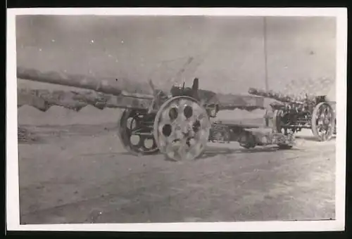 Fotografie 1.WK, 15cm Langrohrgeschütze mit Tarnbemahlung wegen Flugzeug-Aufklärung 1918