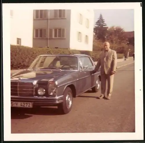 Fotografie unbekannter Fotograf, Ansicht Stuttgart-Cannstatt, Auto Mercedes Benz in der Theodor-Veiel-Strasse