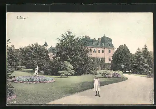 AK Lány, Mädchen im Schlosspark