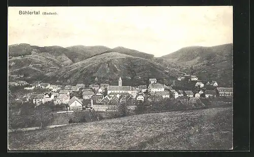 AK Bühlertal /Baden, Ortsansicht mit Hügellandschaft