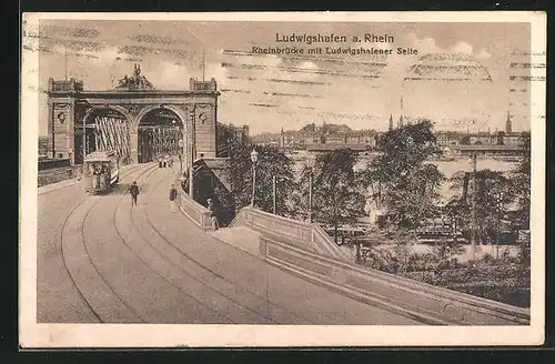AK Ludwigshafen /Rhein, Rheinbrücke mit Ludwigshafener Seite, Strassenbahn