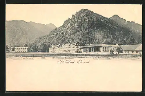 AK Kreut, Ortsansicht mit Bergmassiv