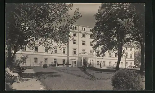 AK Konstantinbad, Kurhaus mit Park