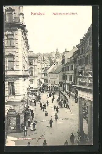 AK Karlsbad, Mühlbrunnenstrasse mit Passanten