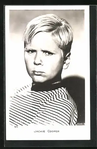 AK Schauspieler Jackie Cooper als blonder Bube mit frechem Blick