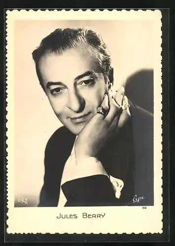 AK Schauspieler Jules Berry charmant mit Zigarette