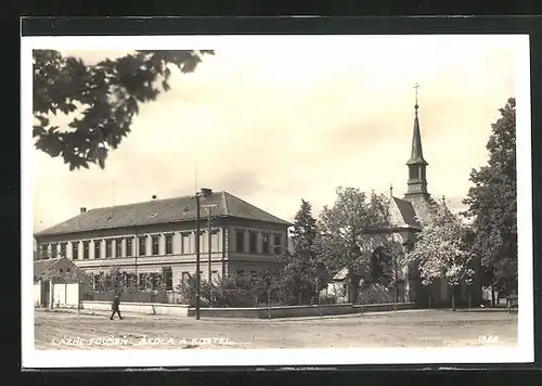 AK Tousen, Kostel a Skola