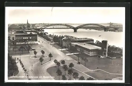 AK Düsseldorf, Rheinterrasse mit Rheinbrücke