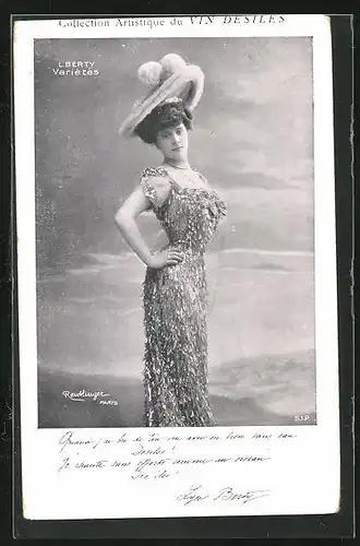 AK Schauspieler L.Berty im Abendkleid mit grossem Hut