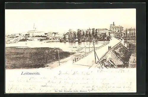 AK Leitmeritz / Litomerice, auf der Strasse über die Elbebrücke, Blick zum Schloss