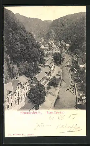 AK Herrnskretschen / Hrensko, Blick entlang des Flusses über die Wohnhäuser