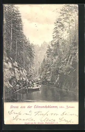 AK Edmundsklamm Böhm. Schweiz, Kleines Boot auf dem Fluss in der Schlucht