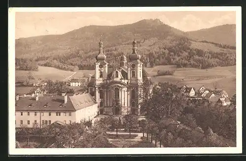 AK Haindorf / Hejnice, die Fassade der Klosterkirche, der Vorplatz