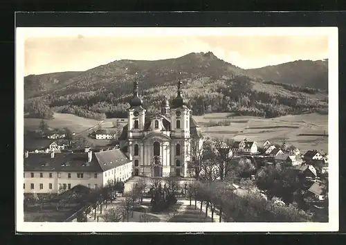 AK Haindorf / Hejnice, Anlagen vor der Klosterkirche, das Hauptportal