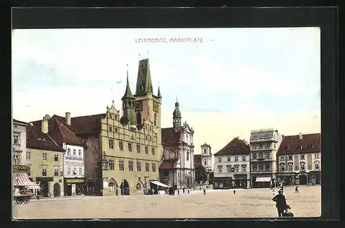 AK Leitmeritz / Litomerice, auf dem Marktplatz vor dem Rathaus