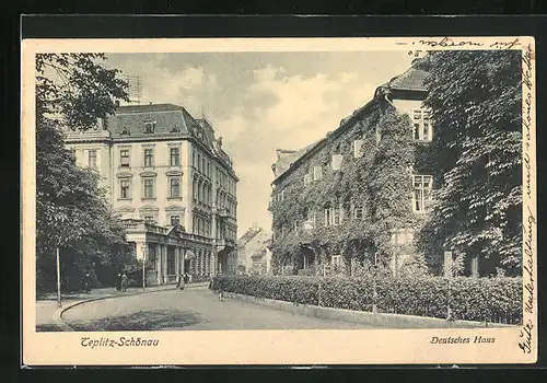 AK Teplitz Schönau / Teplice, auf der Strasse vor dem Deutschen Haus