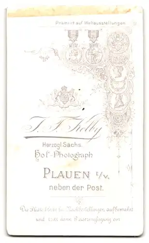 Fotografie J. F. Kolby, Plauen i /V., Portrait kleines Mädchen im Kleid mit Spieltier