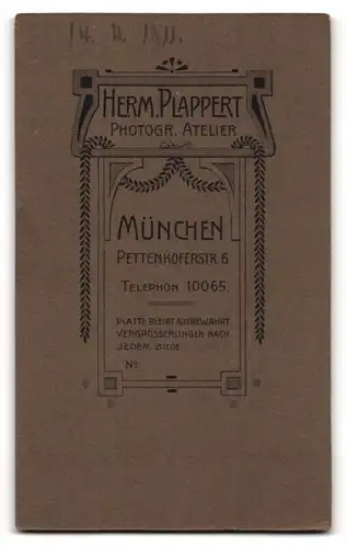 Fotografie Herm. Plappert, München, Pettenkoferstrasse 6, Portrait kleiner Junge in modischer Kleidung