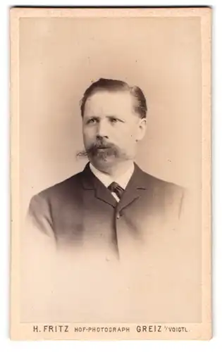 Fotografie Heinrich Fritz, Greiz, Weststrasse 6, Portrait bürgerlicher Herr mit Schnauzbart