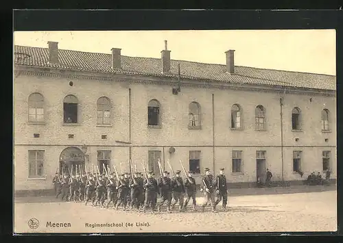 AK Meenen, Regimentschool, Soldaten marschieren aus Schule