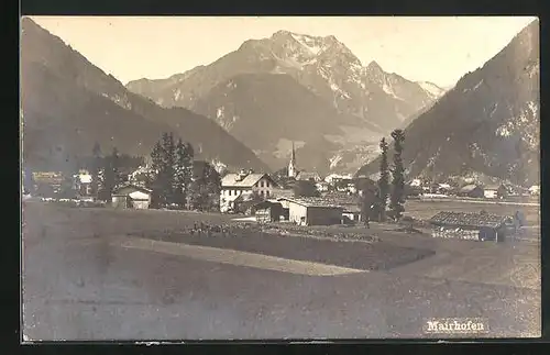 Foto-AK Mayrhofen, Panorama des Ortes mit Bergkulisse