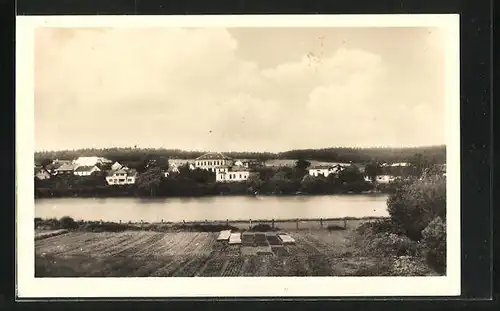 AK Holoubkov /Rokycany, Blick auf Fluss mit Häusern