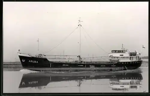 Fotografie Frachtschiff Aruba in Fahrt