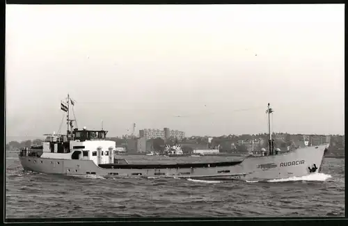 Fotografie Frachtschiff Audacia in Fahrt