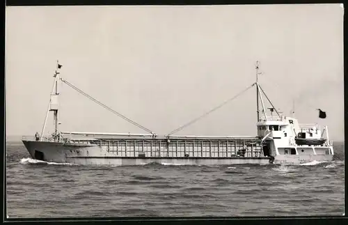 Fotografie Frachtschiff Rigg auf See