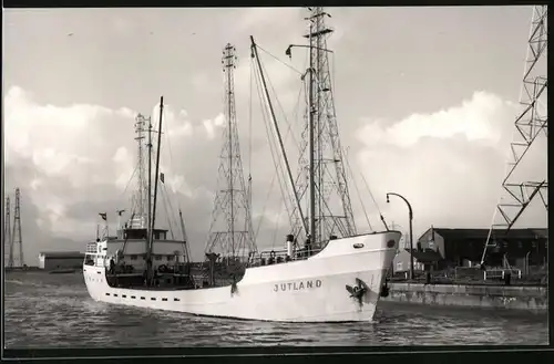 Fotografie Frachtschiff Jutland in Fahrt