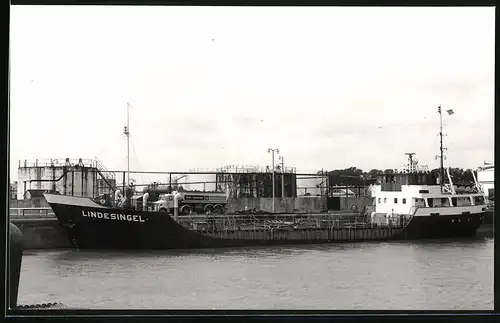 Fotografie Frachtschiff Lindesingel im Hafen