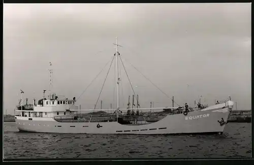 Fotografie Frachtschiff Equator auf See