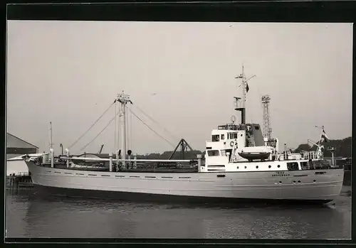 Fotografie Frachtschiff Trica im Hafen