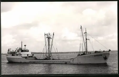 Fotografie Frachtschiff Sporonia auf See