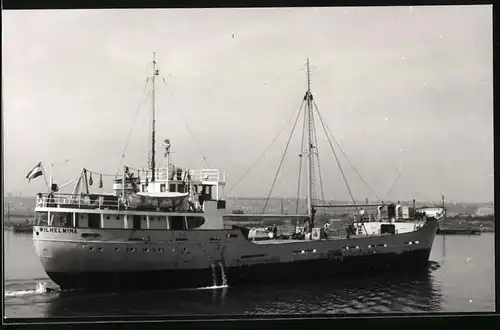 Fotografie Frachtschiff Princes Wilhelmina in Fahrt