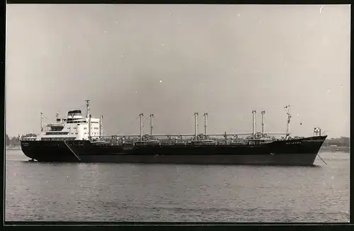 Fotografie Tankschiff Belmona vor Anker