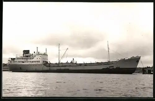 Fotografie Frachtschiff Richard Amlie im Hafen