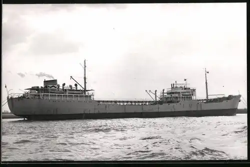 Fotografie Frachtschiff Altnes im Schleppverband