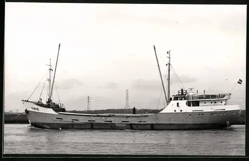 Fotografie Frachtschiff Trio auf See