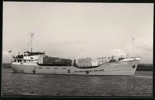 Fotografie Frachtschiff Trinitas in Fahrt