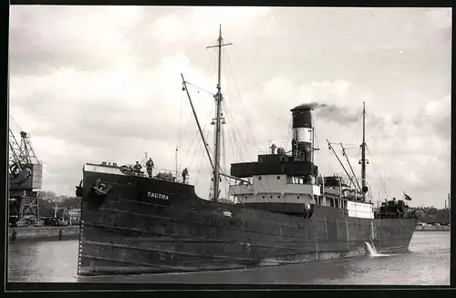 Fotografie Frachtschiff Tautra am Hafen