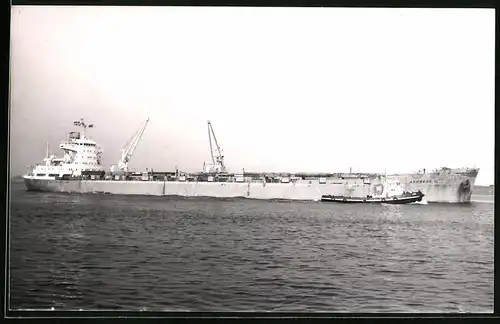 Fotografie Frachtschiff Andreas U mit Schlepper