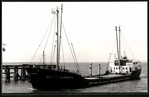 Fotografie Frachtschiff Geetruid Margaretha in Fahrt