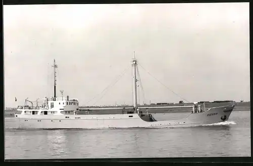 Fotografie Frachtschiff Zeester in Fahrt