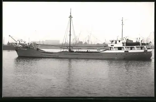 Fotografie Frachtschiff Ali Damhof auf See